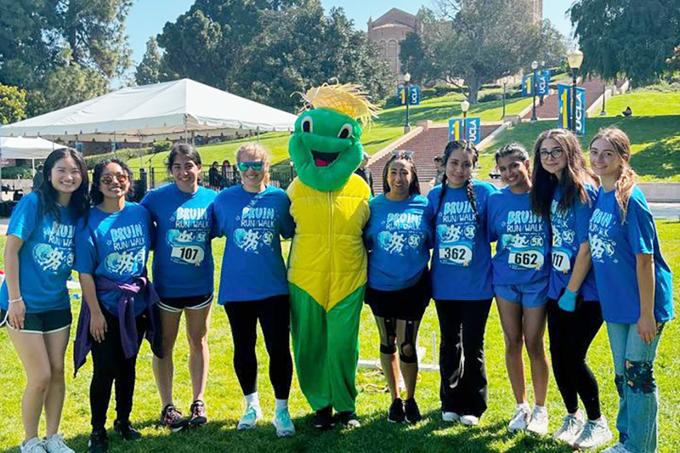 Bruin Run/Walk group picture